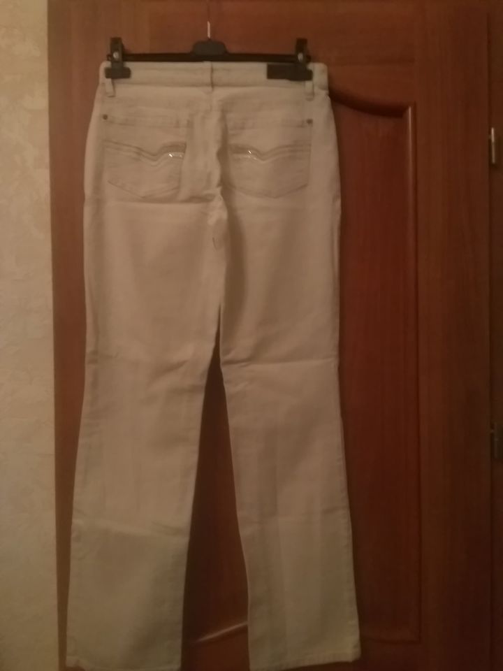 CAMBIO Baumwollhose mit Elastan, hell, Glitzer hinten, Gr.40, TOP in Berlin