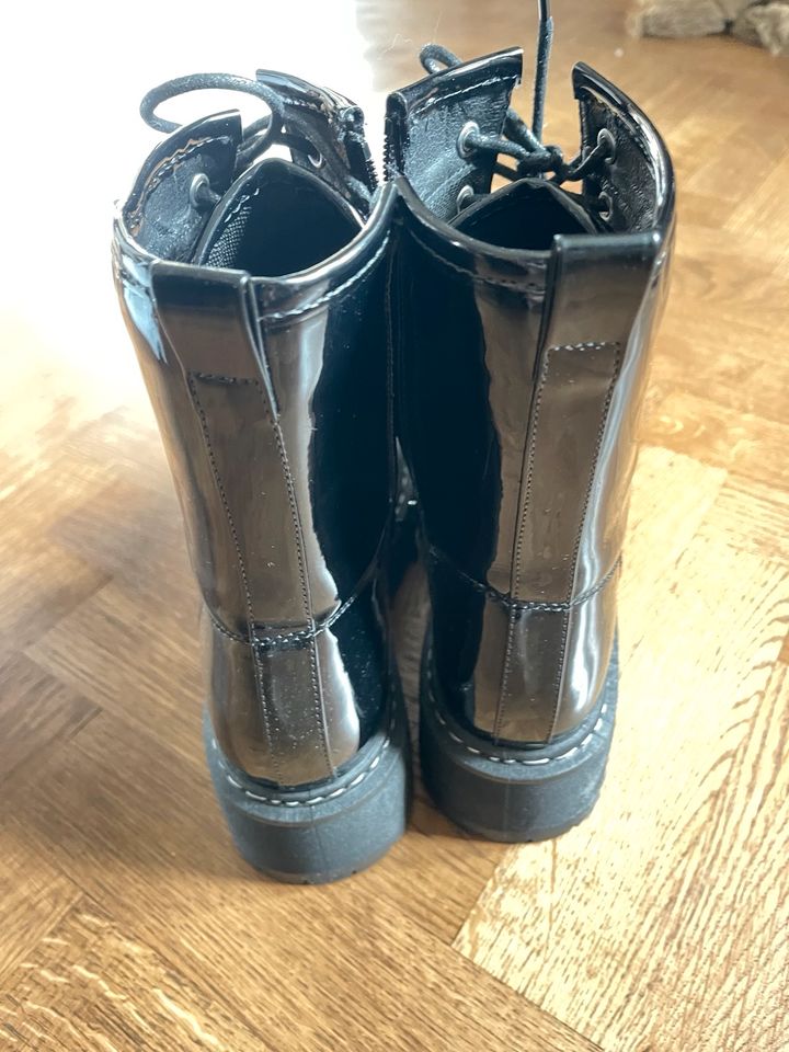 Lack Boots Stiefeletten in Obergurig