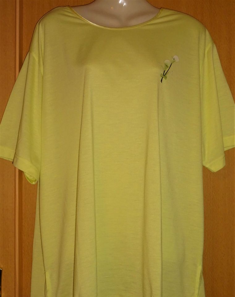 T-SHIRT, Gr.50 -NEU- gelb m.2 farbig abgesetzten Blumen m.Glitzer in Chemnitz