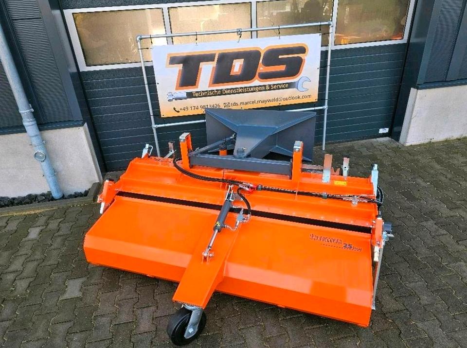 Bema 20 25 30 Kommunal Dual PowerMaster Kehrmaschine Jumbo 580 in Goch