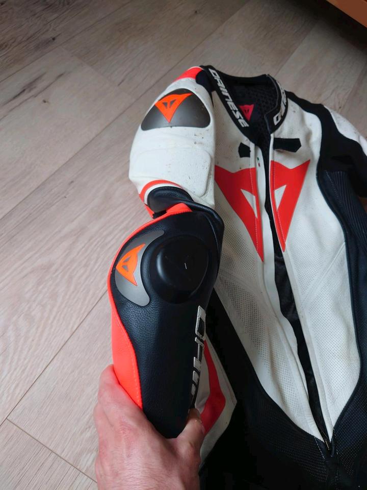 Dainese Laguna Seca 4 Lederkombi 1PC (schwarz / weiss / neonrot) in Lauchhammer