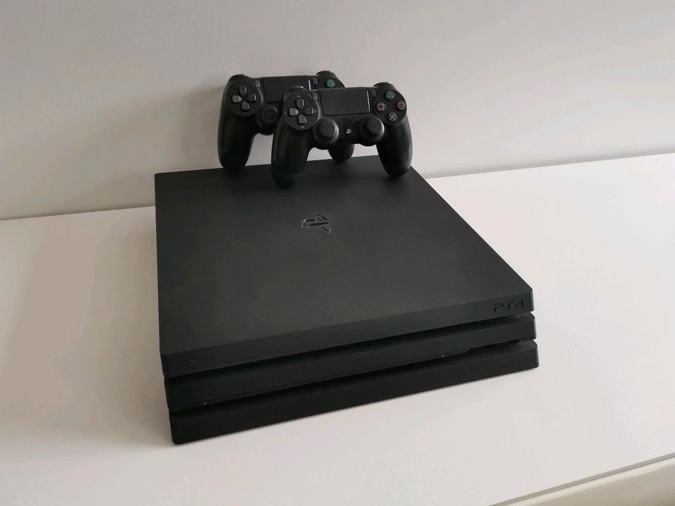 Playstation 4 Pro / 2 Controller / 1TB / CUH-7016 in Rödermark