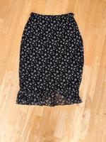 Wickelrock von VERO MODA schwarz mit weißen Blumen Kr. München - Neubiberg Vorschau
