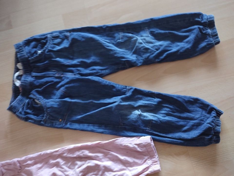 2 warme gefütterte Hosen Jeans H&M Gr. 128 süß mit Fehler in Konstanz