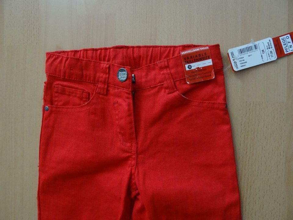 Hose Mädchen rot 128 in Stuttgart