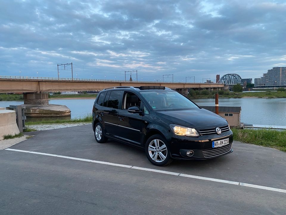 VW Touran TDI BMT Match 7 Sitzer in Krefeld