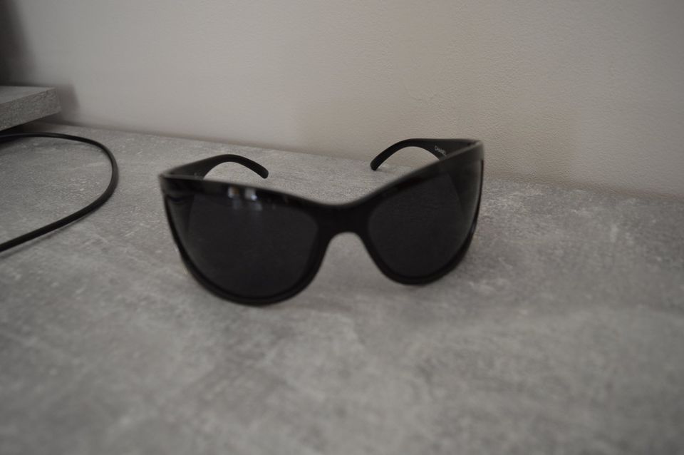 Neue Schwarze Sonnebrille Sommer in Oppenau