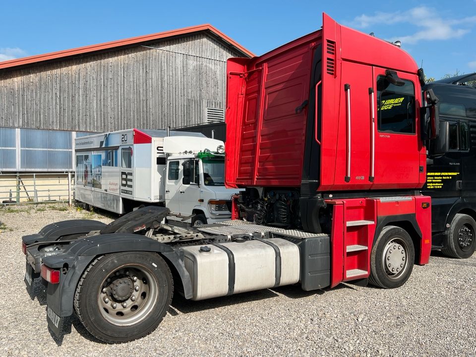 Renault MAGNUM Mega Low verstellbare Sattelkupplung Auto in Vaterstetten