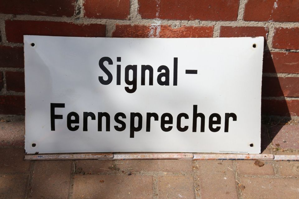 Signalfernsprecher Emailleschild Reichsbahn Bahnhof, Mellendorf in Bernau