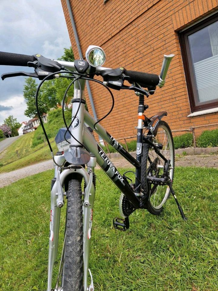 Terra Fox Fahrrad 28" 21er-Gang Schaltung in Schieder-Schwalenberg