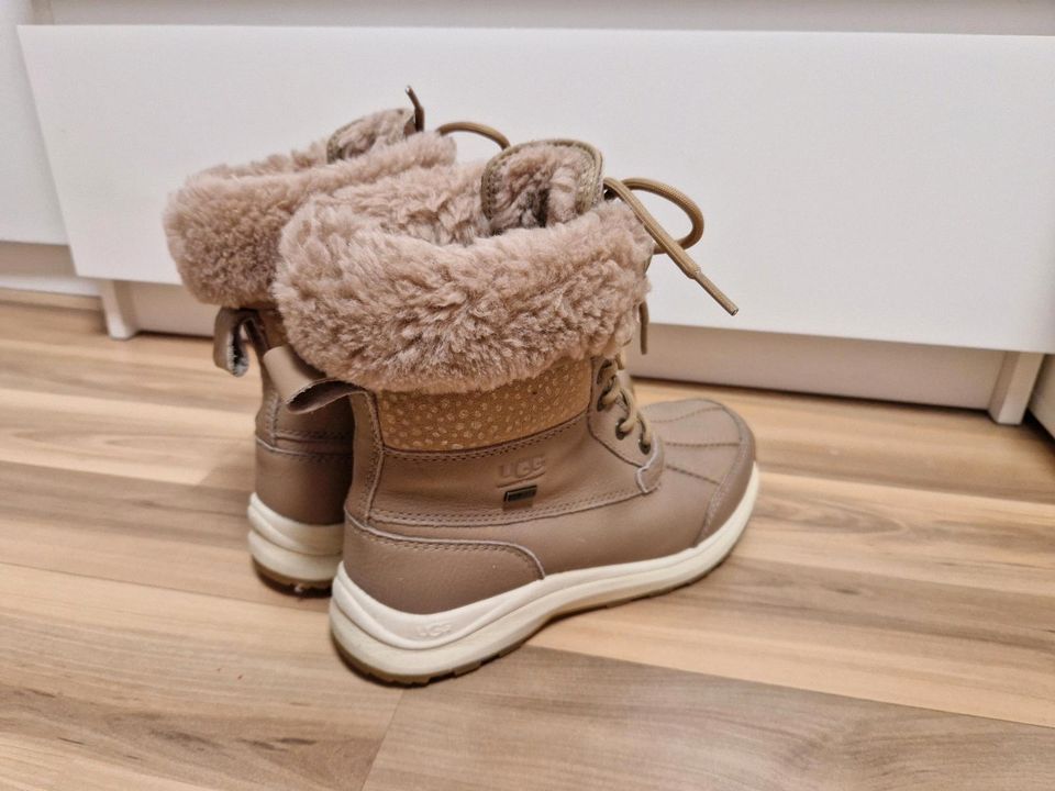 Damen UGG Boots Gr. 38 Lammfell Stiefel wie neu in Berlin