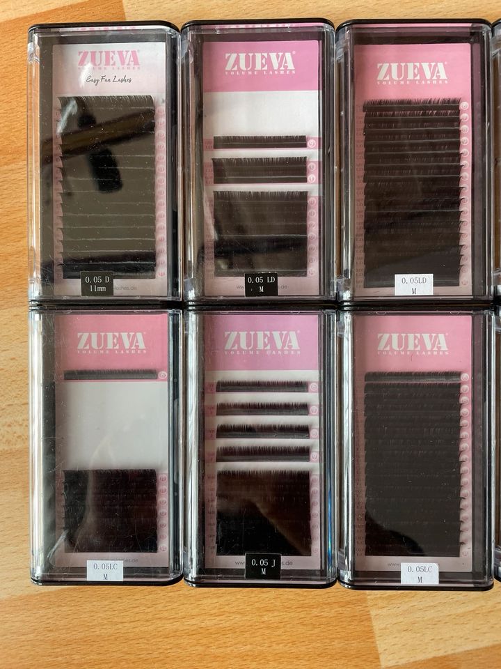 Zueva Lashes Wimpern Extensions viel Zubehör in Neusäß