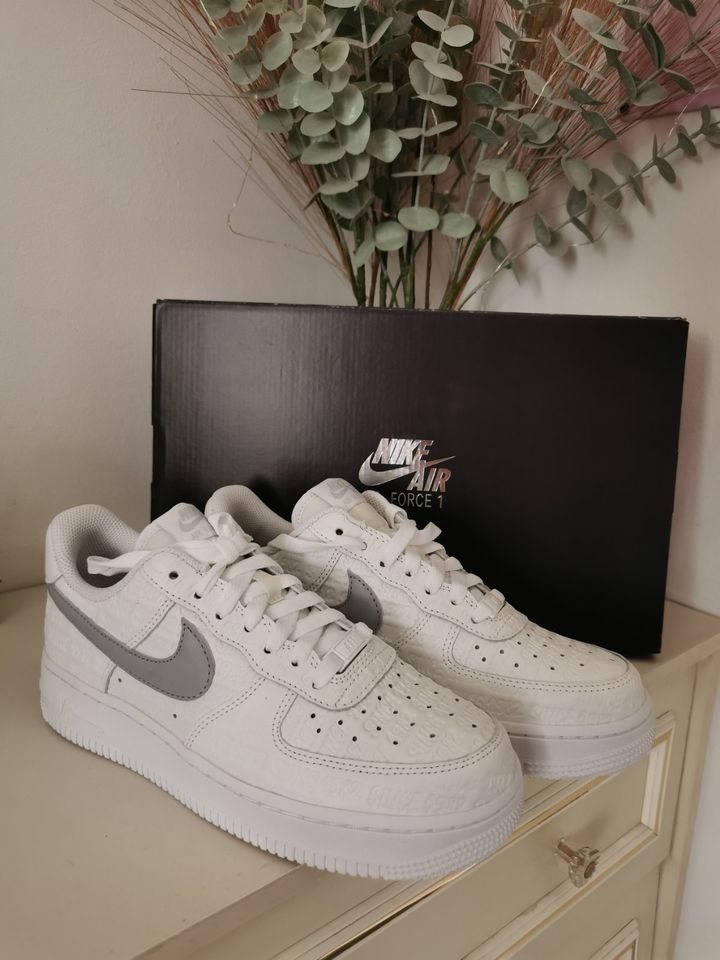 Nike Air Force 1 - Sonderedition - neu gr 39 in Essen