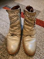 A.S.98 Stiefeletten Gr. 39 in gold Leder und Nieten Nordrhein-Westfalen - Gelsenkirchen Vorschau