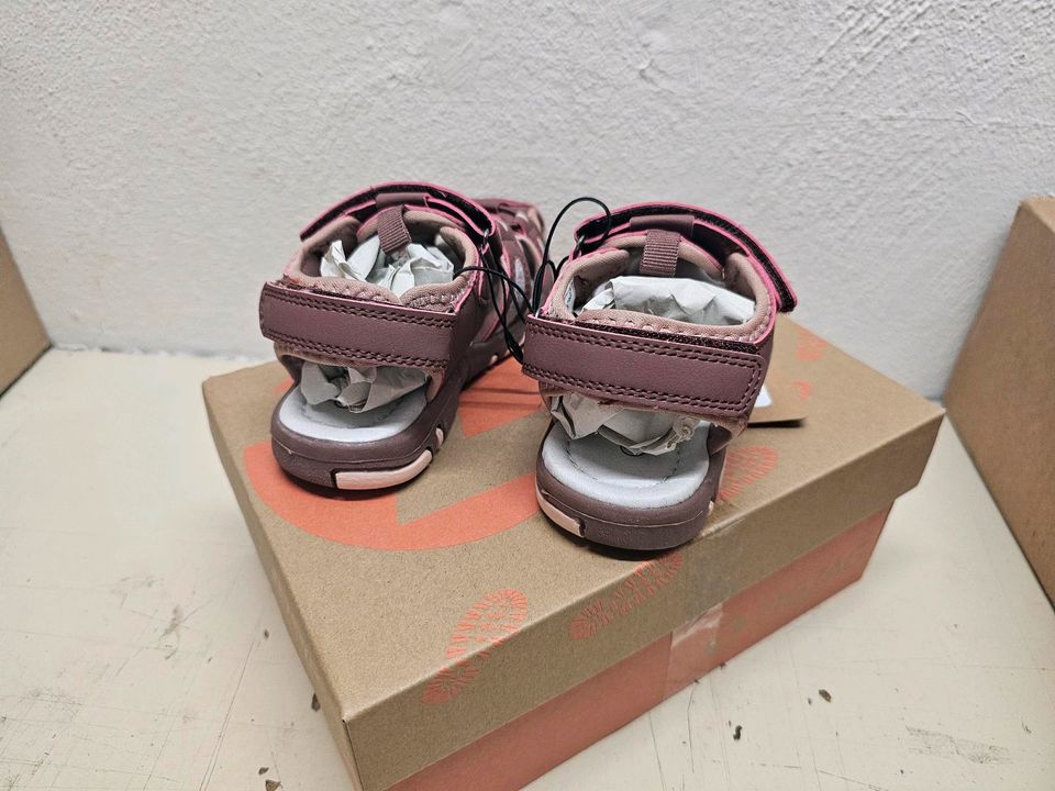 Neue ZigZag Mädchen Sandalen Schlappen Schuhe Gr 28 lila in Ihringen