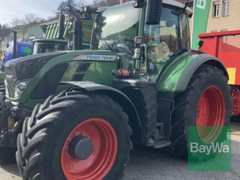 Fendt 724 VARIO SCR PROFI PLUS Traktor in Altensteig