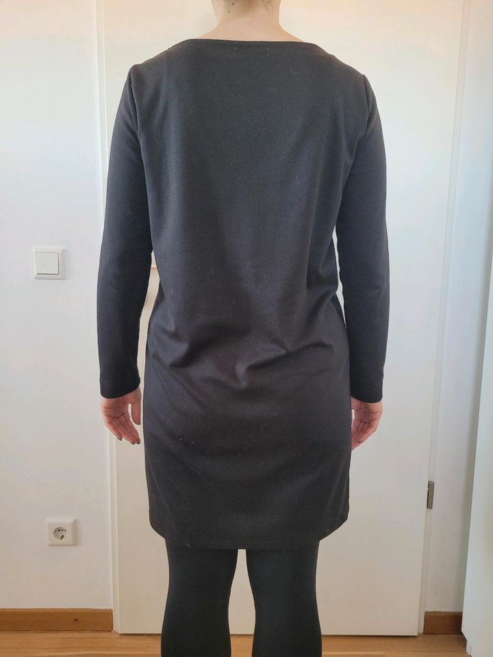 Schwarzes Kleid in Düsseldorf