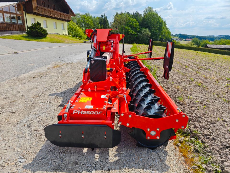 Kubota PH2500F 5 Meter !!Sonderaktion!! Kreiselegge Traktor Acker in Eging am See