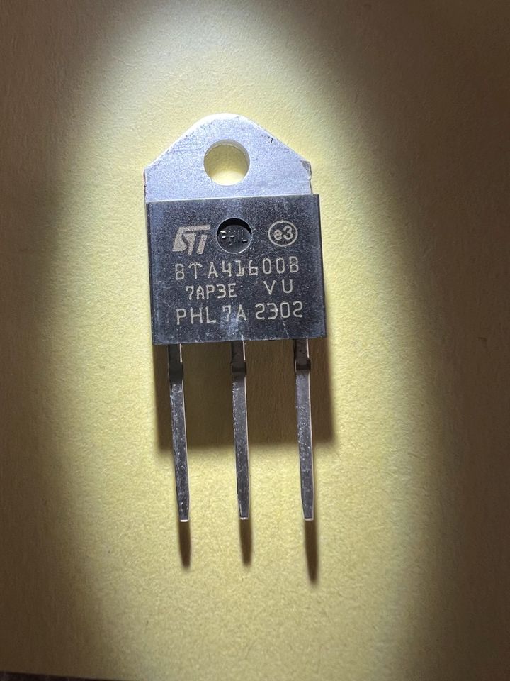 Triac BTA41-600B / BTA41 600B in Fluorn-Winzeln