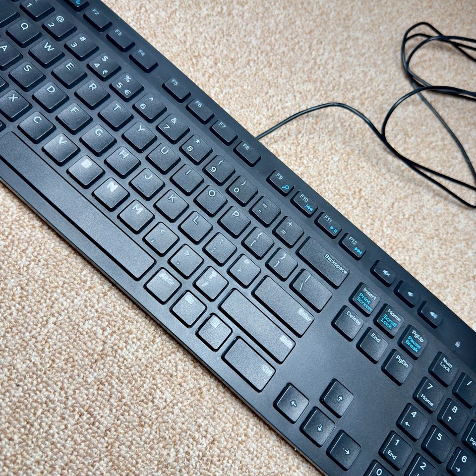 DELL Multimedia-USB Tastatur Keyboard - neuwertig in Berlin