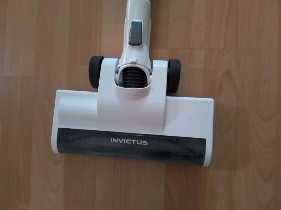 Akkusauger,Kabelloser Staubsauger von "Invictus X3".Mit Laser in Marl