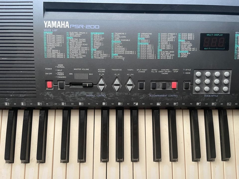 Keyboard Yamaha PSR 200 mit Ständer in Stuttgart