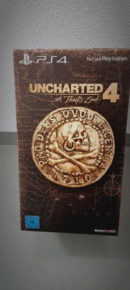 Uncharted 4 PS4 Collector's Edition Statue & Artbook in Sigmaringendorf