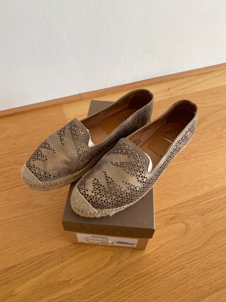 Kanna Espadrilles Gr 40 metallic in Bad Schönborn