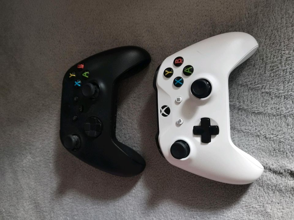 Xbox one mit 2 Kontroller in Schmoelln