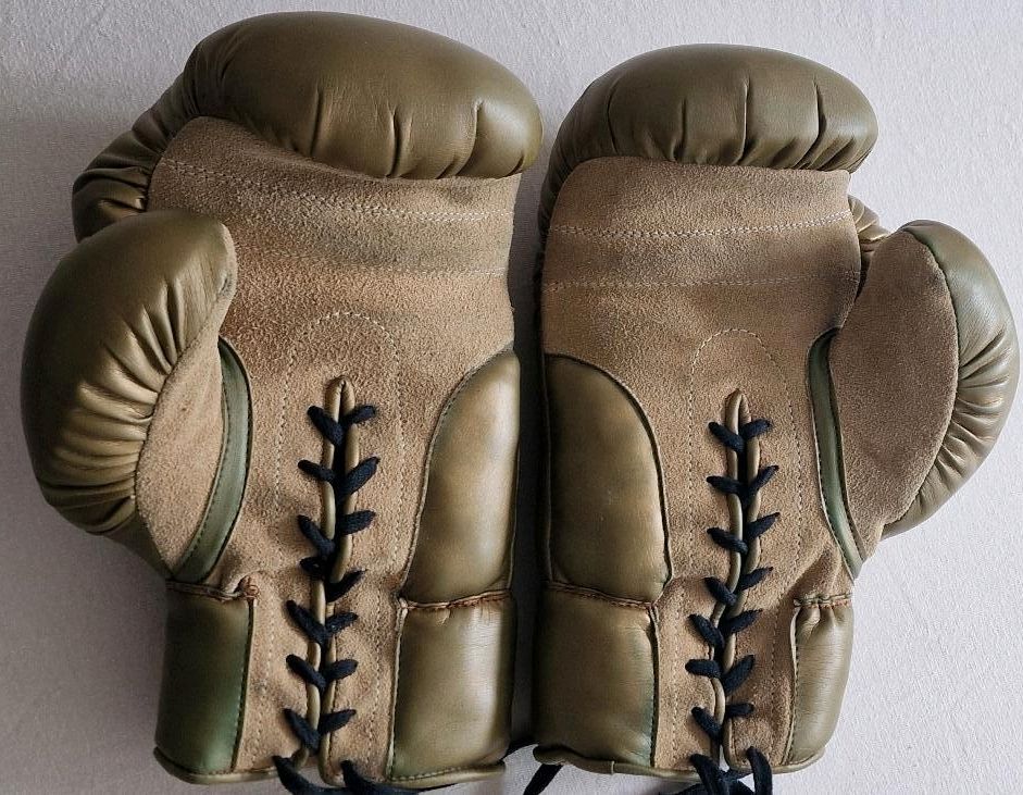 Boxhandschuhe mit Original Unterschrift von Max Schmeling in Wandlitz