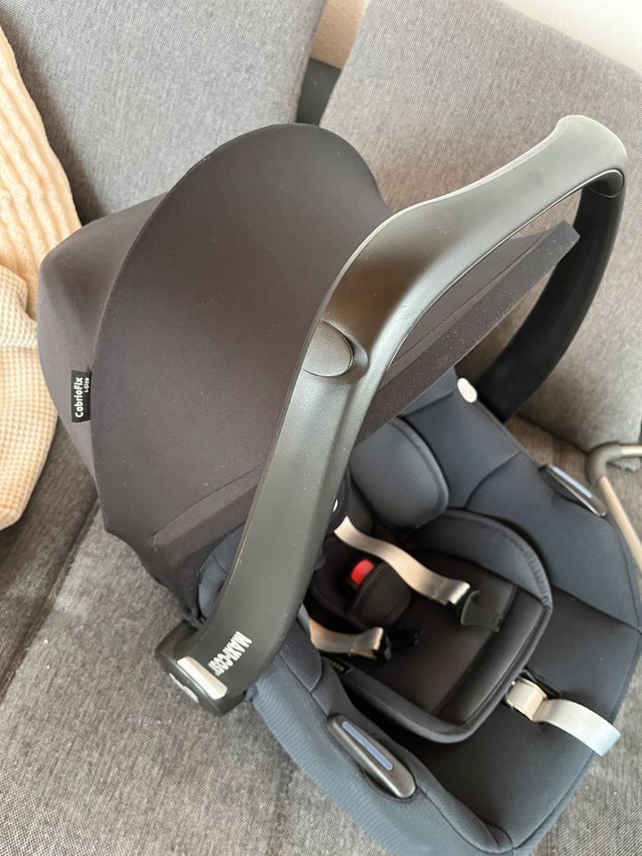 Babyschale Maxi cosi mit passender isofix mit Garantie in Königsbach-Stein 