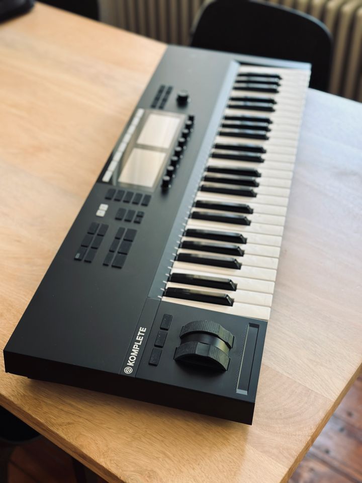 **Verkaufe KOMPLETE KONTROL S49 MK2 MIDI-Keyboard** in Berlin