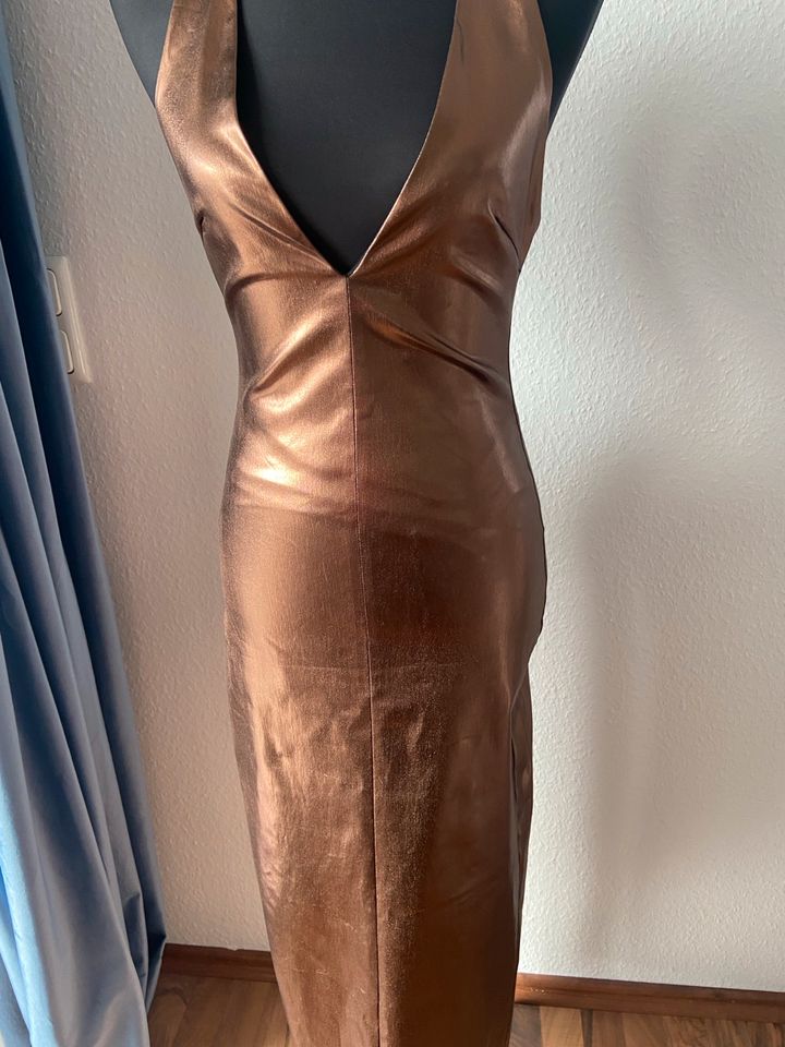 Zara Neckholder- Kleid gr S Neu mit Etikett in Frankfurt am Main