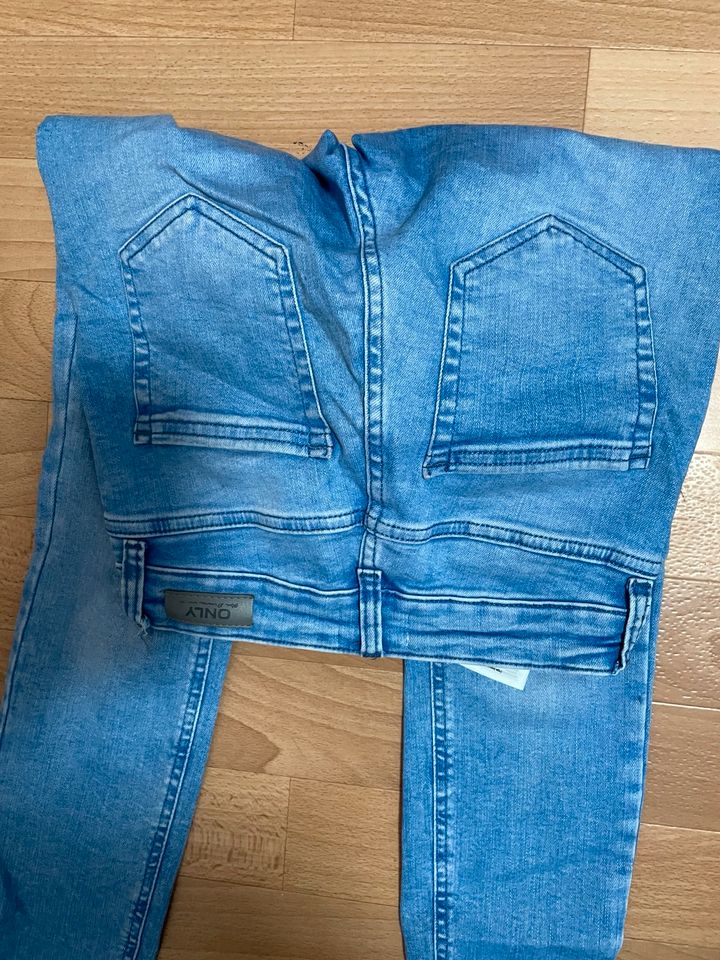 Jeans Hose hell blau in Irsch