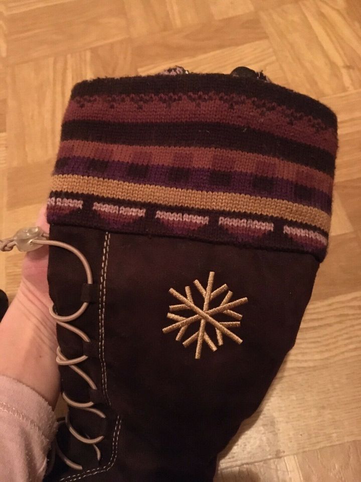 Schöne Stiefel mit Strickbündchen in Winterberg