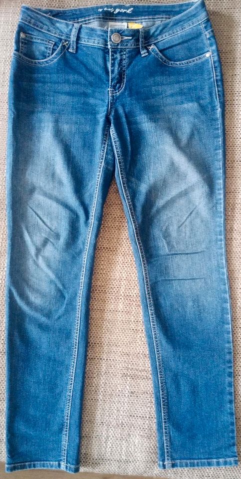 Bekleidungspaket Gr.40 Jeans Pullis 4Teile in Bergen auf Rügen