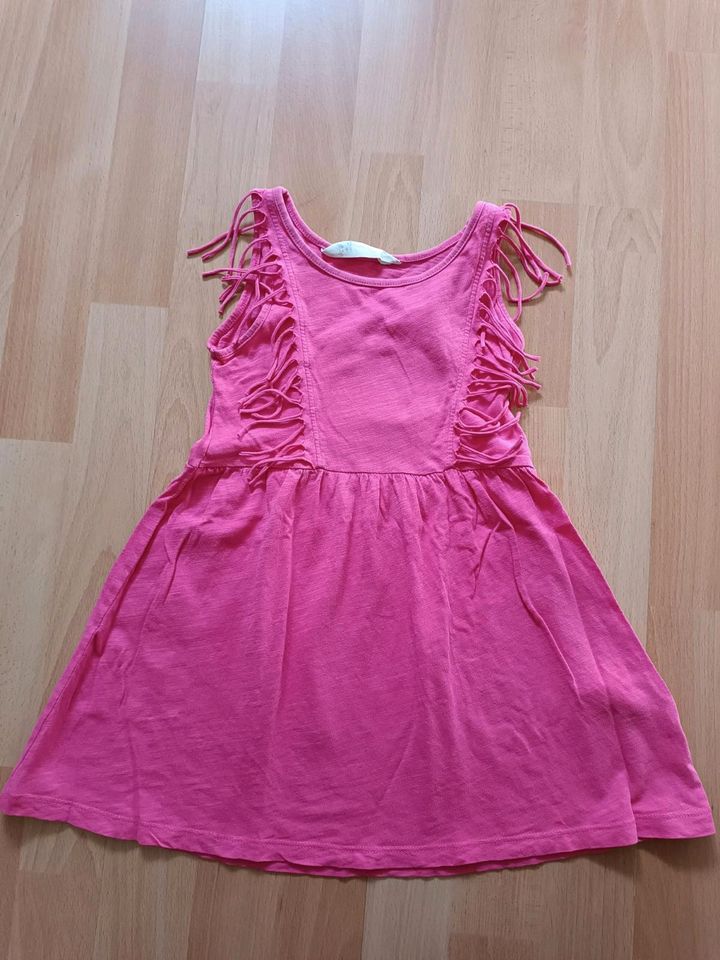 Kleid Größe 98/104 in Niederwerrn