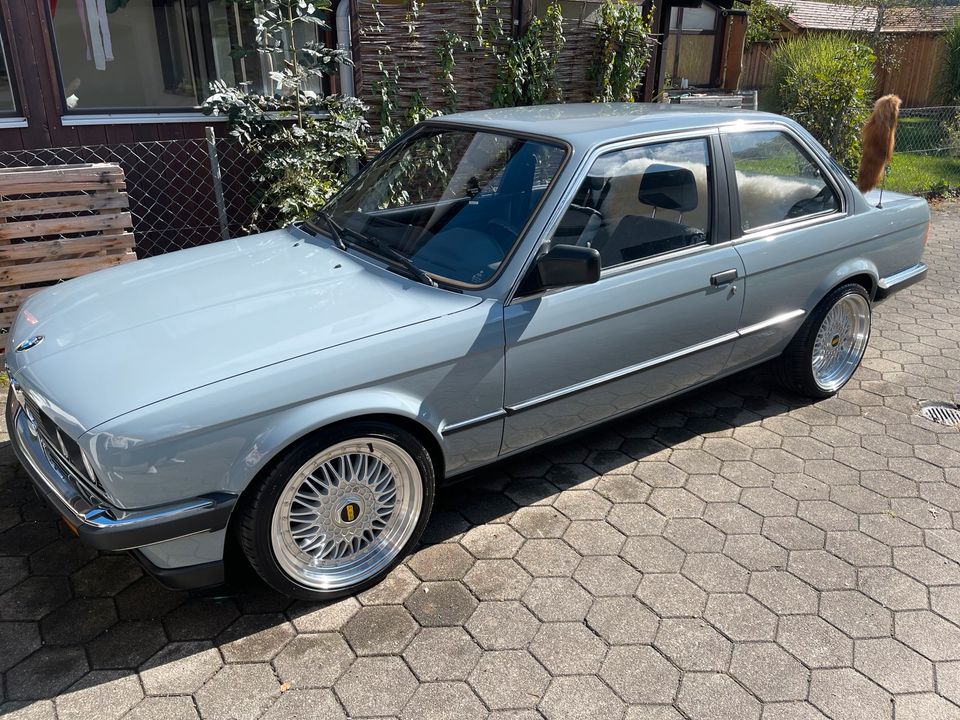 BMW e30 316i BASALTBLAU in Weilheim i.OB