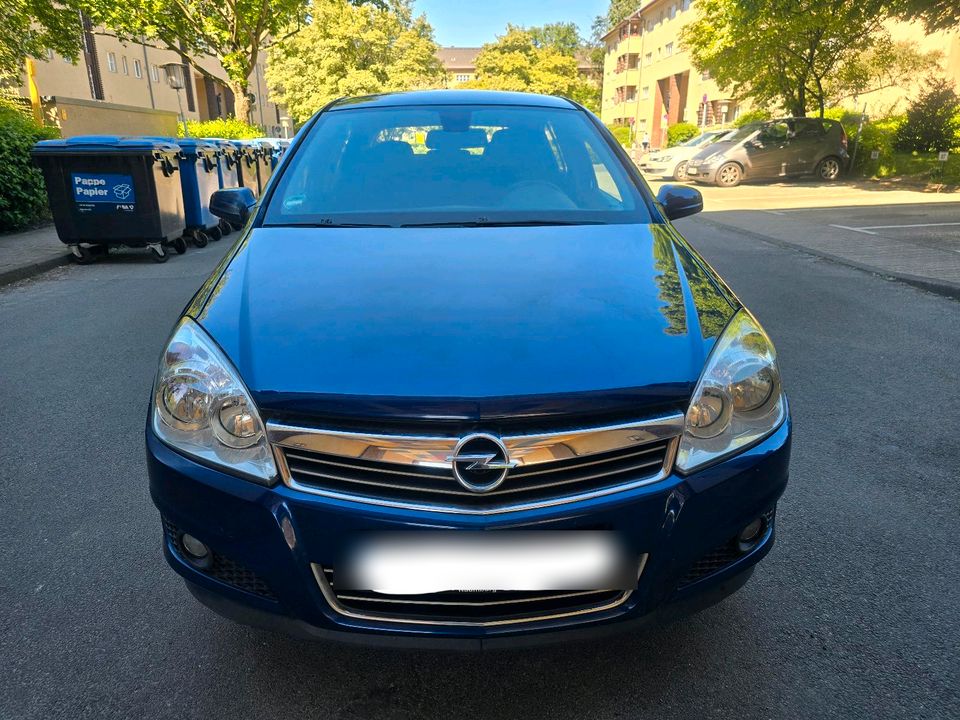 Opel Astra 1.6 Klima, Navi , Allwetterreifen, Tüv 02.2025! in Berlin