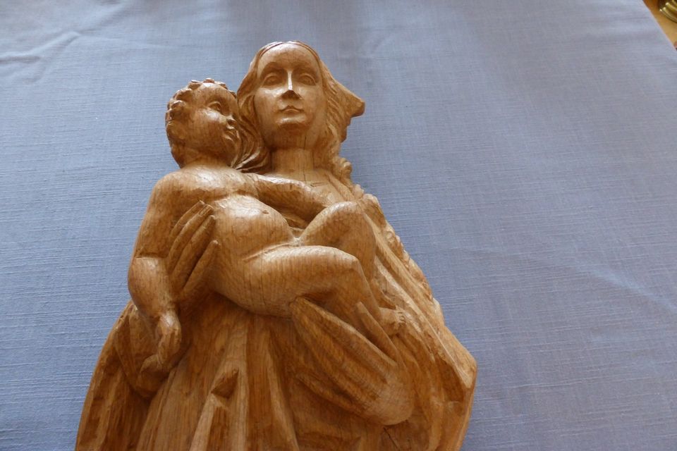 große Madonna, Eiche, gotisches Vorbild Werkstatt in Herzebrock in Düsseldorf