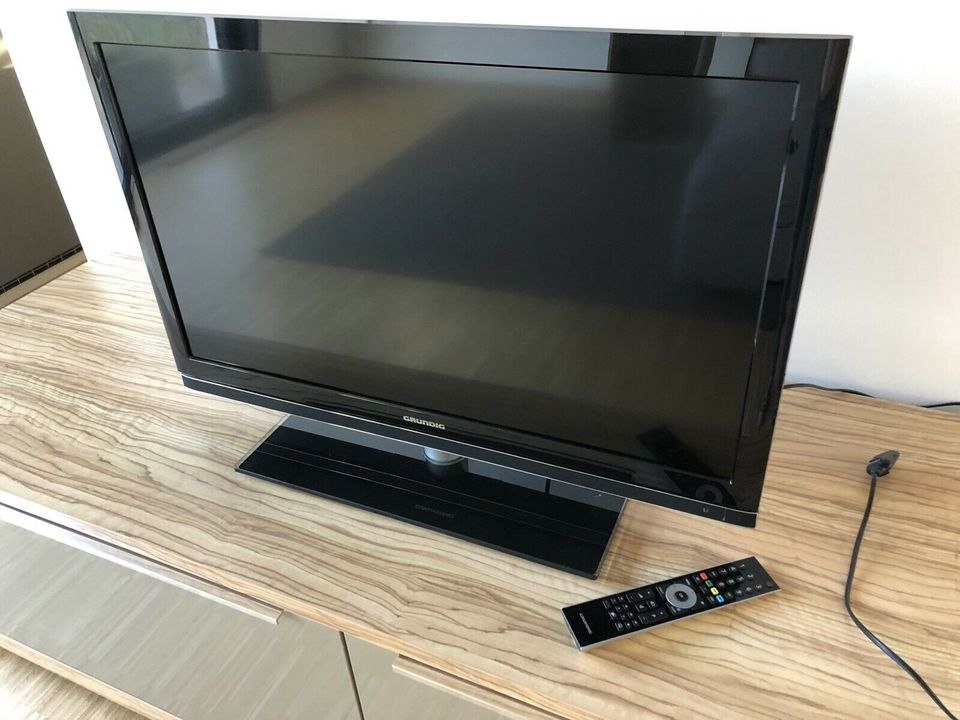 Grundig Fernseher TV 32 VLE 2012 BG 32 Zoll in Zell am Harmersbach