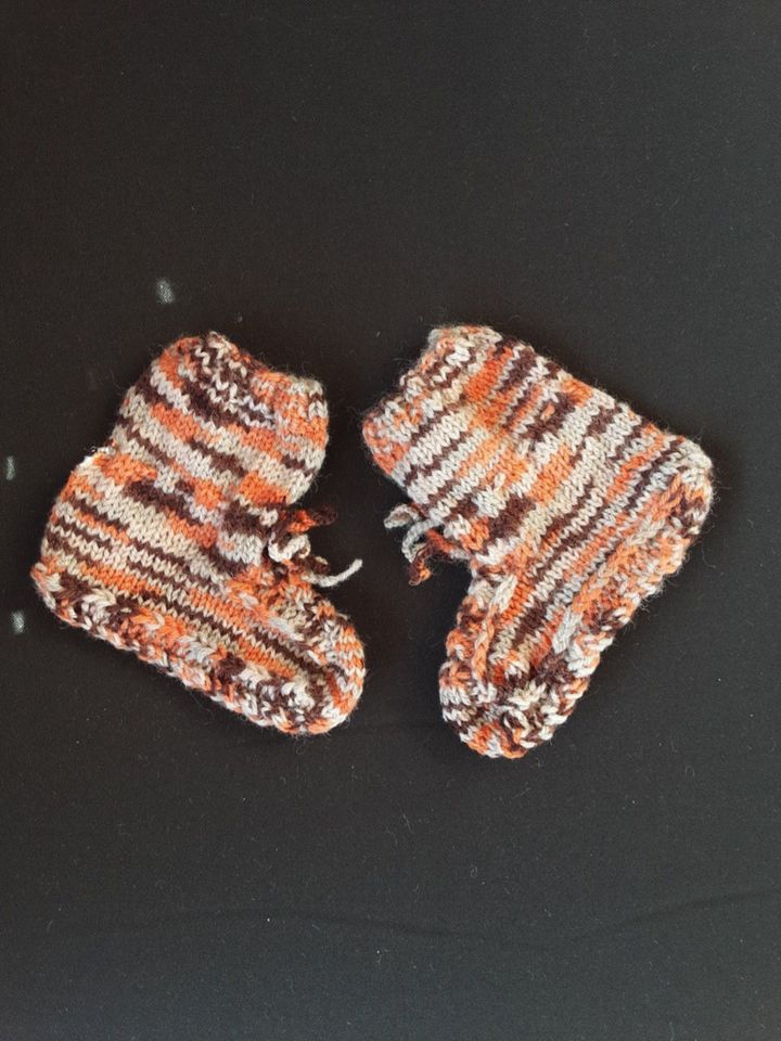 Handgestrickte Babyschuhe- Unikat in Neuhof