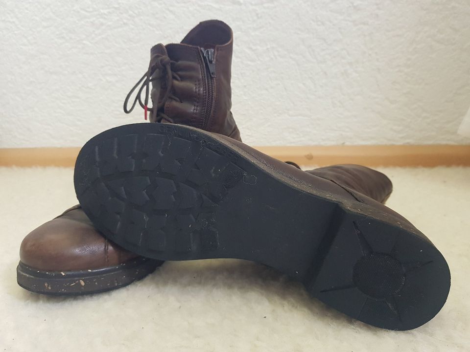 Schnürstiefel in Freiburg im Breisgau