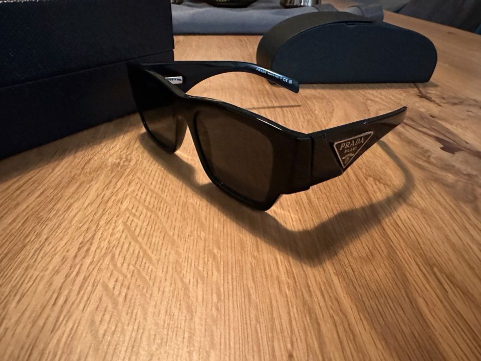 Prada Sonnenbrille 10ZS in Büren