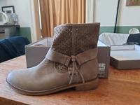 Neue Stiefeletten Leder edel beige 39 top NP 89 euro Niedersachsen - Winsen (Luhe) Vorschau