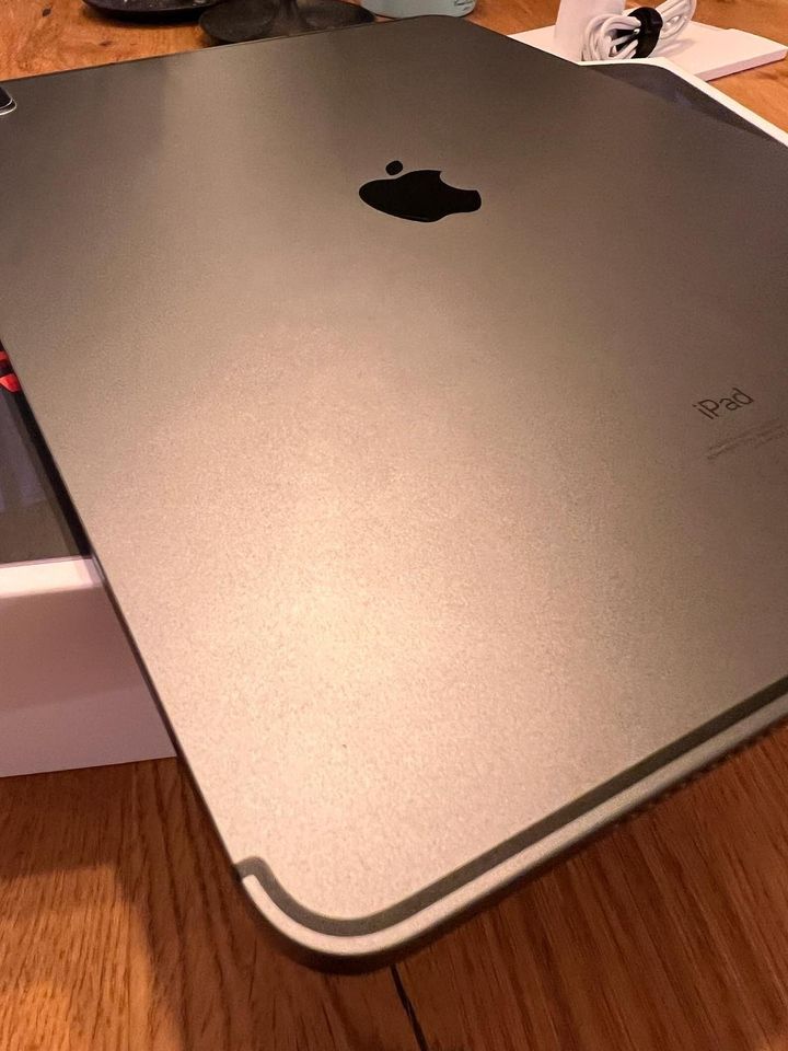 Apple iPad Pro 12.9 WiFi 5G 128GB MHR43FD/A in Köln