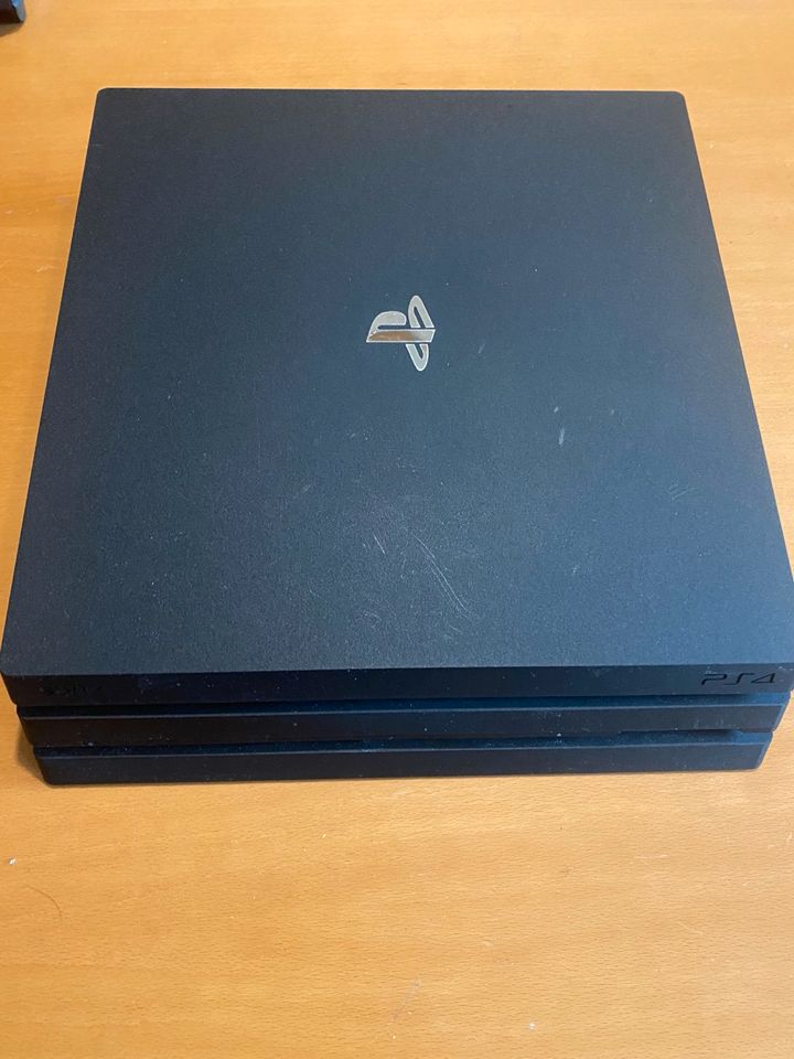 Ps4 Pro 1tb in Twist