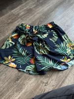 Shorts Hawaii Monstera Größe S kurze Hose NEU Thüringen - Eisenach Vorschau