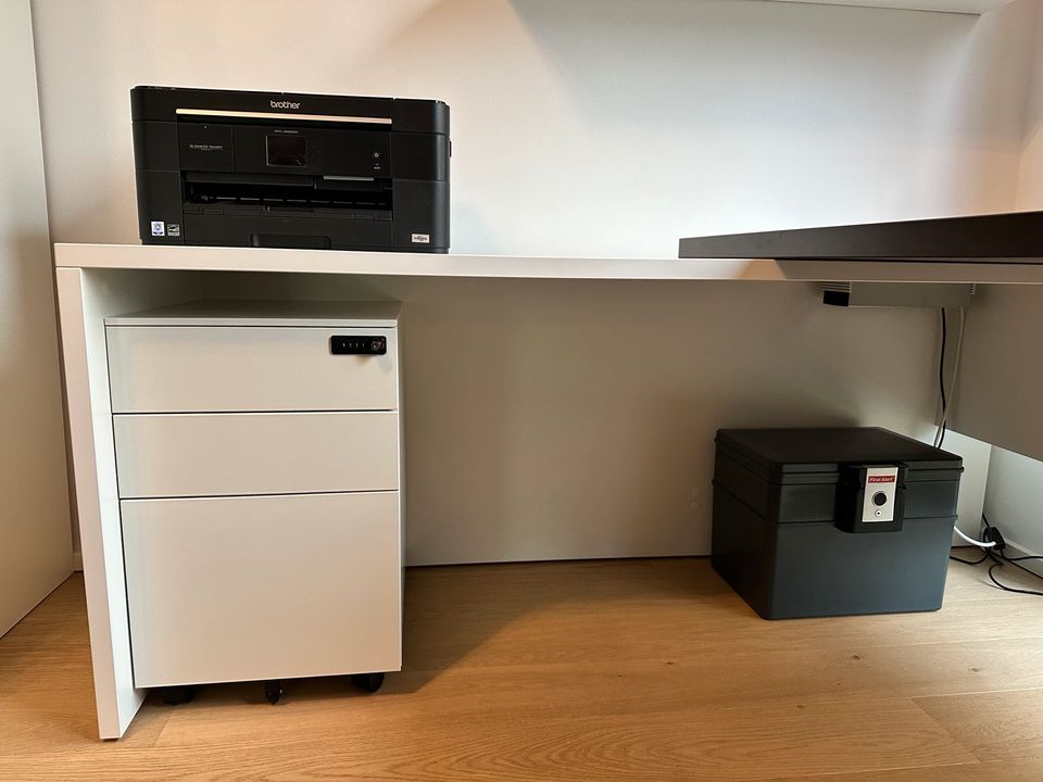 Hochwertiges Büroset Bürotisch Rollcontainer NP 1.595€ in Markkleeberg