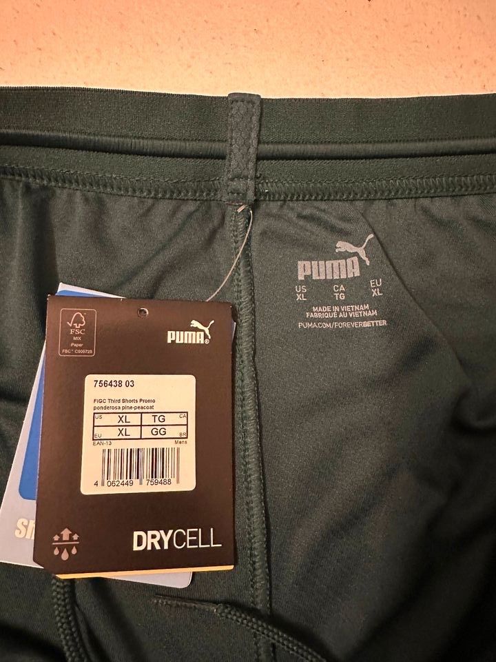 Italien Puma Authentic Short Hose Größe XL in Leonberg